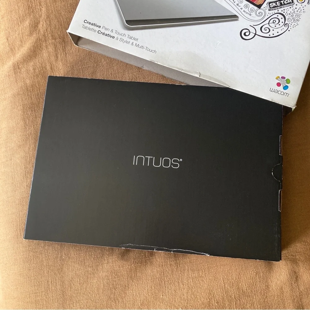 Wacom Intuos Pen and Touch medium tablet CTH-680